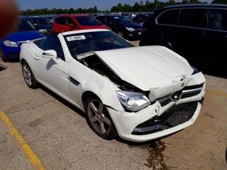 bontott MERCEDES-BENZ SLK Hátsó középső Lökhárító Tartó (Műanyag)