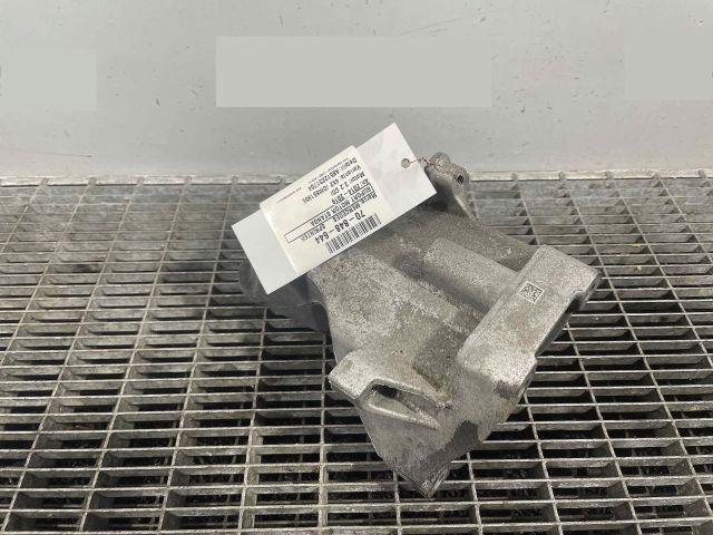 bontott MERCEDES-BENZ SPRINTER Motor Tartó Bak Bal