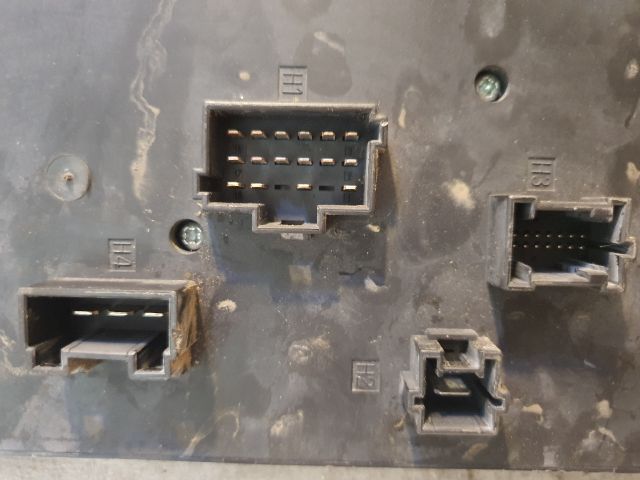 bontott MERCEDES-BENZ SPRINTER Biztosítéktábla Motortér