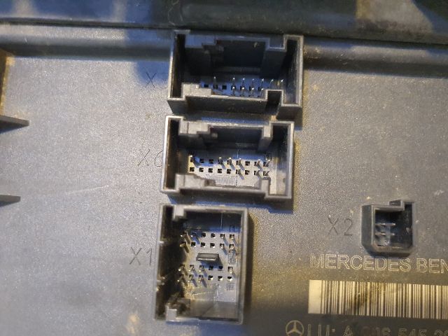 bontott MERCEDES-BENZ SPRINTER Biztosítéktábla Motortér