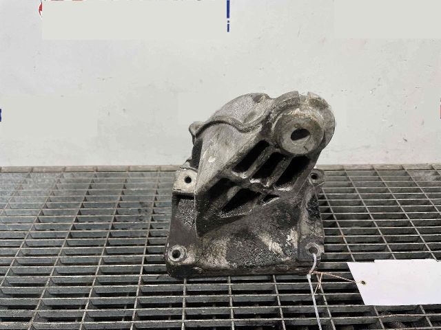 bontott MERCEDES-BENZ SPRINTER Motor Tartó Bak (Pozíciófüggetlen)