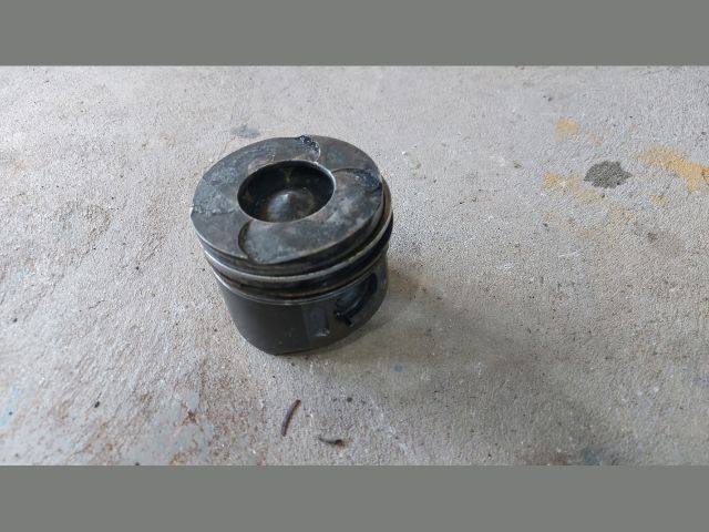 bontott MERCEDES-BENZ SPRINTER Dugattyú