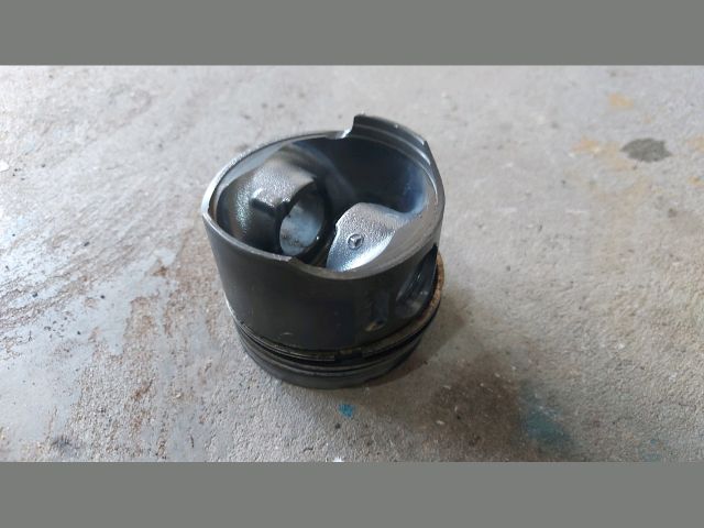 bontott MERCEDES-BENZ SPRINTER Dugattyú