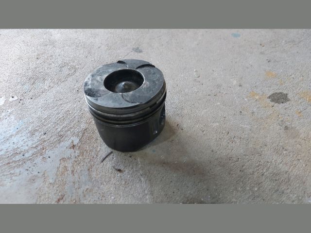 bontott MERCEDES-BENZ SPRINTER Dugattyú