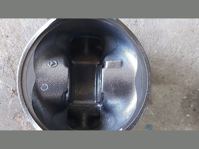 bontott MERCEDES-BENZ SPRINTER Dugattyú