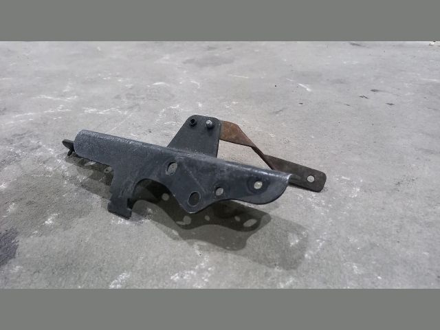 bontott MERCEDES-BENZ SPRINTER Motor Tartó Bak Bal