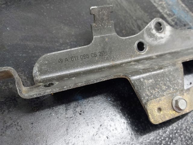 bontott MERCEDES-BENZ SPRINTER Motor Tartó Bak Bal