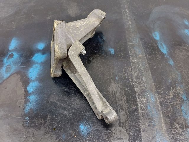 bontott MERCEDES-BENZ SPRINTER Motor Tartó Bak Bal