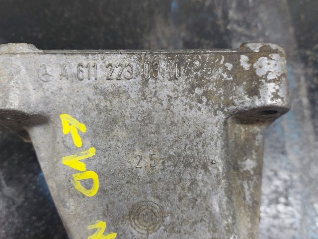 bontott MERCEDES-BENZ SPRINTER Motor Tartó Bak Jobb