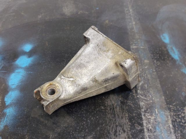 bontott MERCEDES-BENZ SPRINTER Motor Tartó Bak Jobb