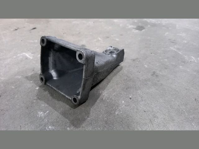 bontott MERCEDES-BENZ SPRINTER Motor Tartó Bak Jobb