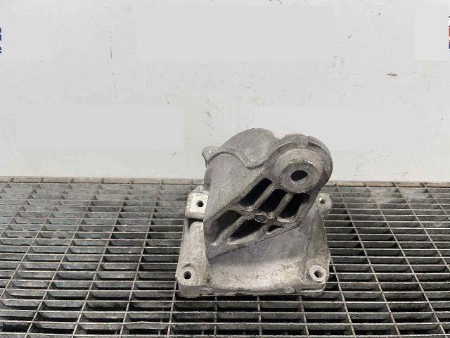 bontott MERCEDES-BENZ SPRINTER Motor Tartó Bak Bal