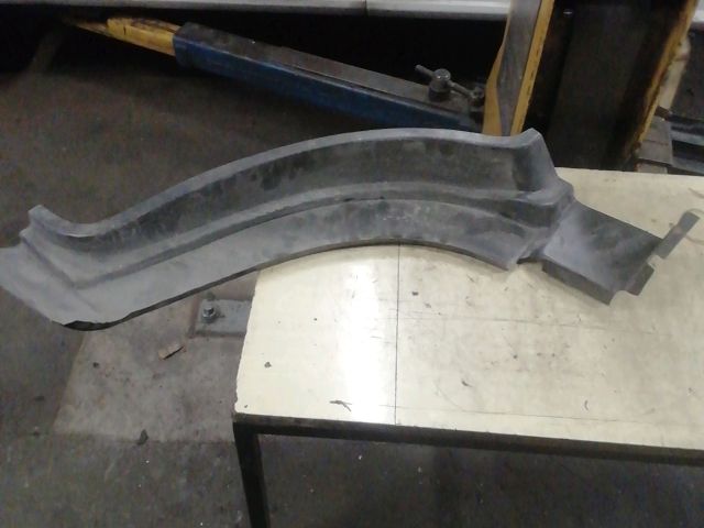 bontott MERCEDES-BENZ SPRINTER Bal első Dobbetét (Kerékjárati, Műanyag)