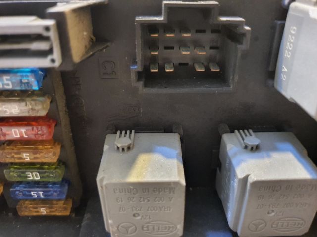 bontott MERCEDES-BENZ SPRINTER Biztosítéktábla Utastér