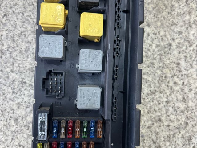 bontott MERCEDES-BENZ SPRINTER Biztosítéktábla Utastér