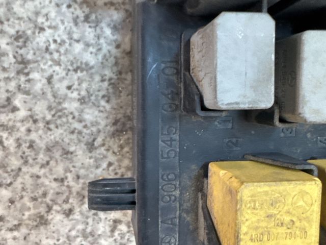 bontott MERCEDES-BENZ SPRINTER Biztosítéktábla Utastér