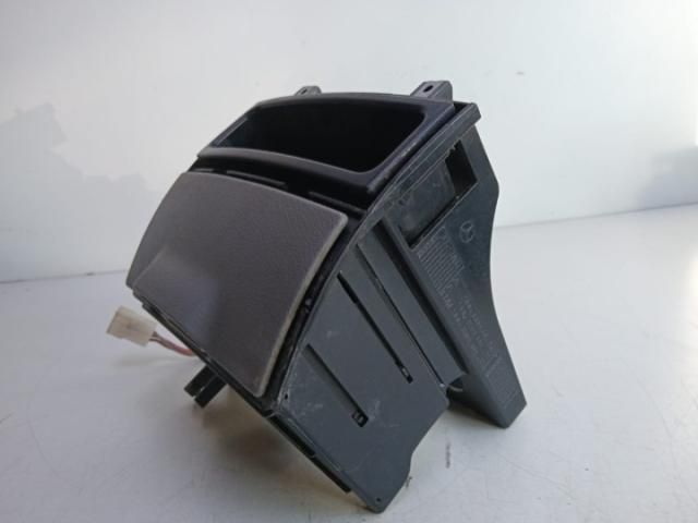 bontott MERCEDES-BENZ SPRINTER Első Hamutartó