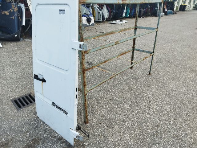 bontott MERCEDES-BENZ SPRINTER Jobb Csomagtérajtó (Részeivel)