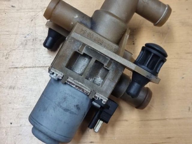 bontott MERCEDES-BENZ V-CLASS Fűtéscsap