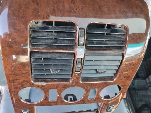 bontott MERCEDES-BENZ V-CLASS Középső Szellőző