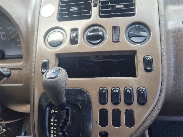 bontott MERCEDES-BENZ V-CLASS Középső Szellőző