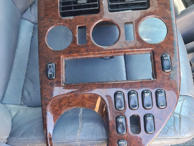 bontott MERCEDES-BENZ V-CLASS Középső Szellőző