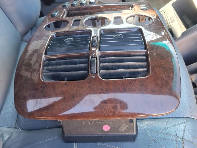 bontott MERCEDES-BENZ V-CLASS Középső Szellőző