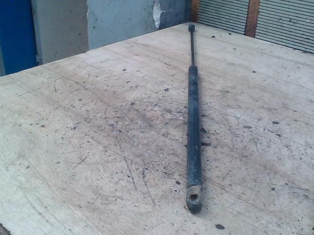 bontott MERCEDES-BENZ VANEO Gázrugós Kitámasztó Teleszkóp Csomagtérajtó Bal