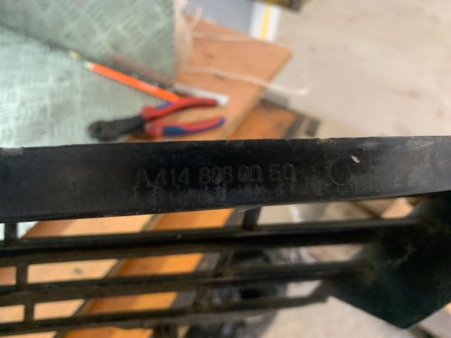 bontott MERCEDES-BENZ VANEO Hűtőrács