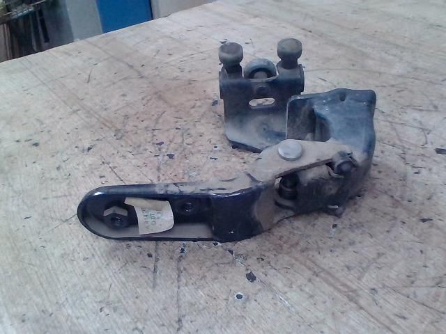 bontott MERCEDES-BENZ VANEO Tolóajtó Sín Görgő