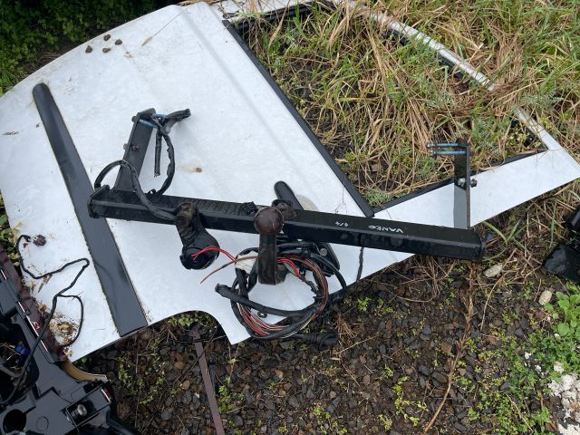 bontott MERCEDES-BENZ VANEO Vonóhorog