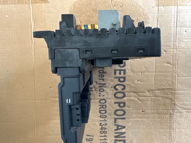 bontott MERCEDES-BENZ VIANO Biztosítéktábla Utastér