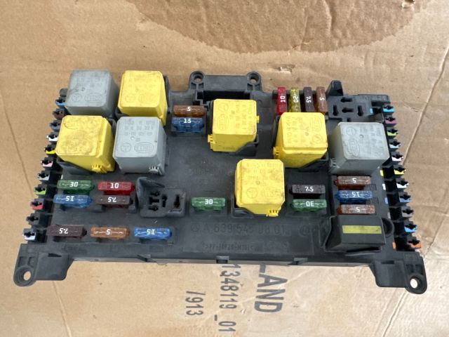 bontott MERCEDES-BENZ VIANO Biztosítéktábla Utastér