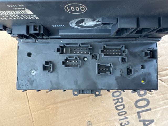 bontott MERCEDES-BENZ VIANO Biztosítéktábla Utastér