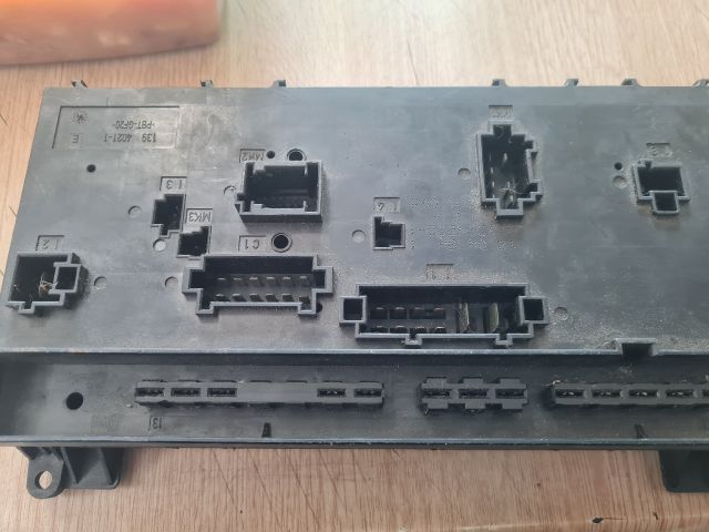 bontott MERCEDES-BENZ VIANO Biztosítéktábla Motortér