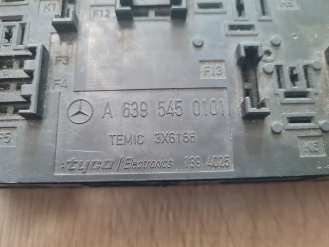 bontott MERCEDES-BENZ VIANO Biztosítéktábla Motortér