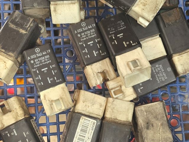 bontott MERCEDES-BENZ VIANO Hűtőventilátor Relé