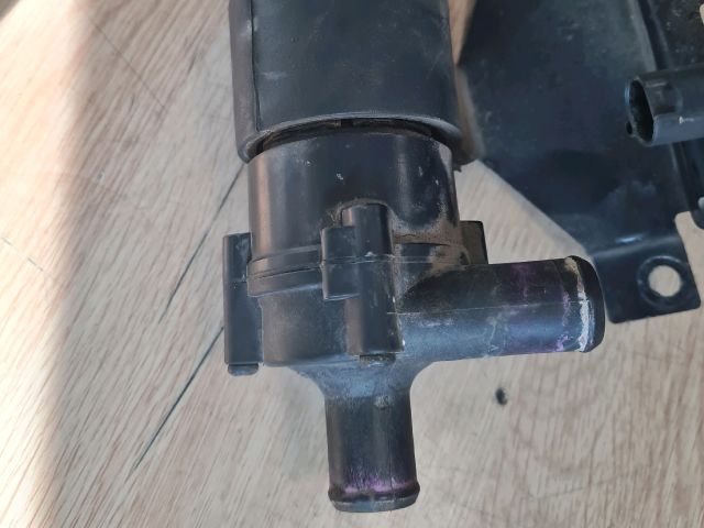 bontott MERCEDES-BENZ VIANO Kiegészítő Vízszivattyú