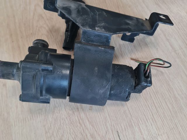 bontott MERCEDES-BENZ VIANO Kiegészítő Vízszivattyú