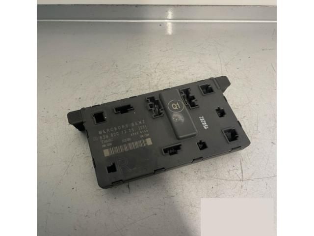 bontott MERCEDES-BENZ VIANO Jobb első Ajtó Vezérlőegység