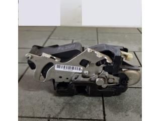 bontott MERCEDES-BENZ VIANO Jobb első Ajtózár