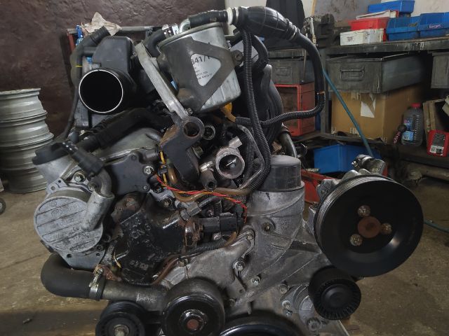 bontott MERCEDES-BENZ VITO Motor (Fűzött blokk hengerfejjel)