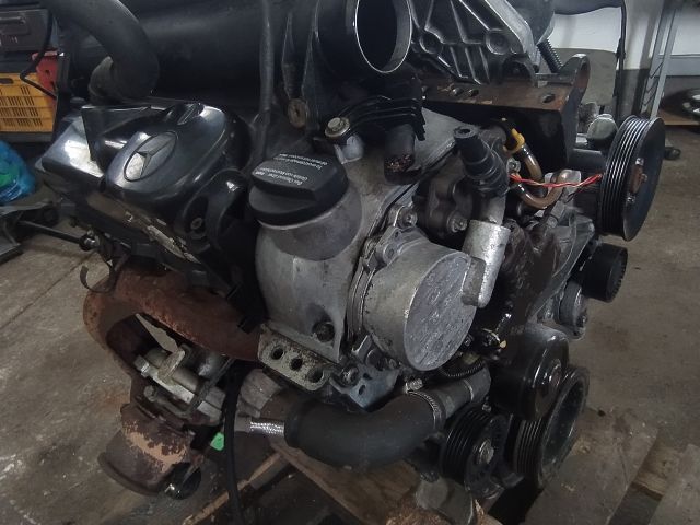 bontott MERCEDES-BENZ VITO Motor (Fűzött blokk hengerfejjel)