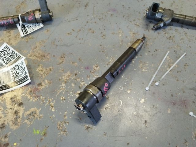 bontott MERCEDES-BENZ VITO Porlasztó (1 db)