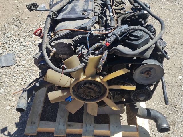 bontott MERCEDES-BENZ VITO Motor (Fűzött blokk hengerfejjel)