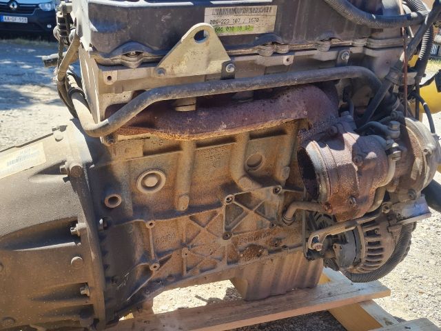 bontott MERCEDES-BENZ VITO Motor (Fűzött blokk hengerfejjel)