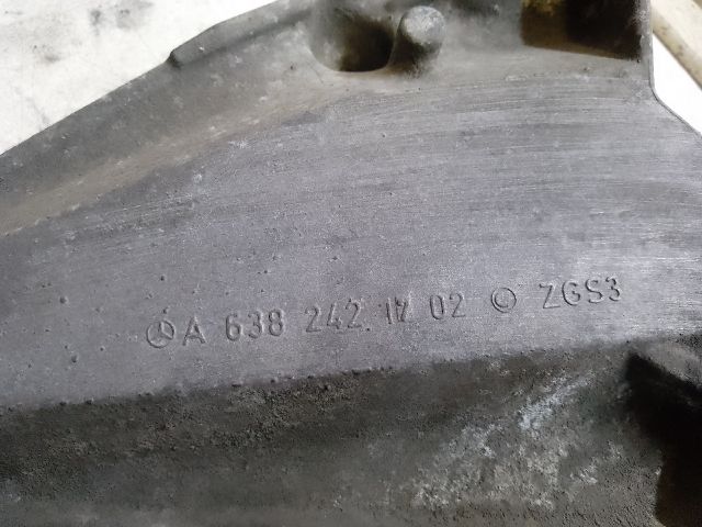 bontott MERCEDES-BENZ VITO Motor Tartó Bak (Fém)