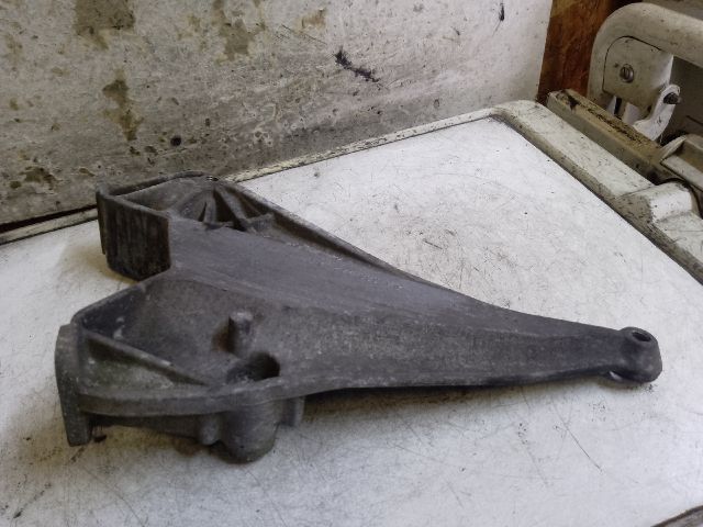 bontott MERCEDES-BENZ VITO Motor Tartó Bak (Fém)