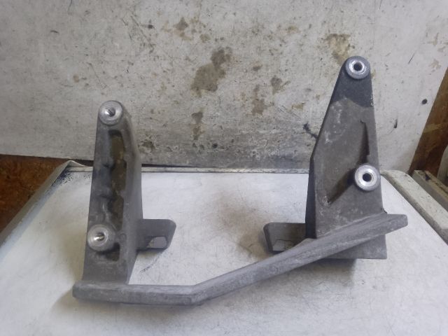 bontott MERCEDES-BENZ VITO Motor Tartó Bak (Fém)