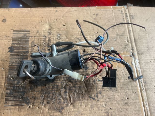 bontott MERCEDES-BENZ VITO Gyújtáskapcsoló